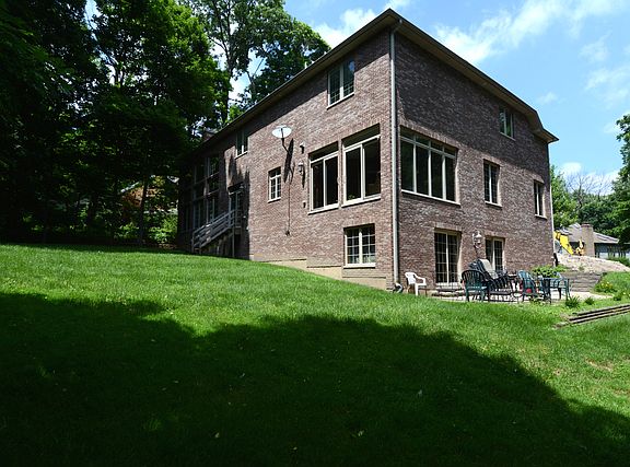 3rd image of 95 E Foster Ave