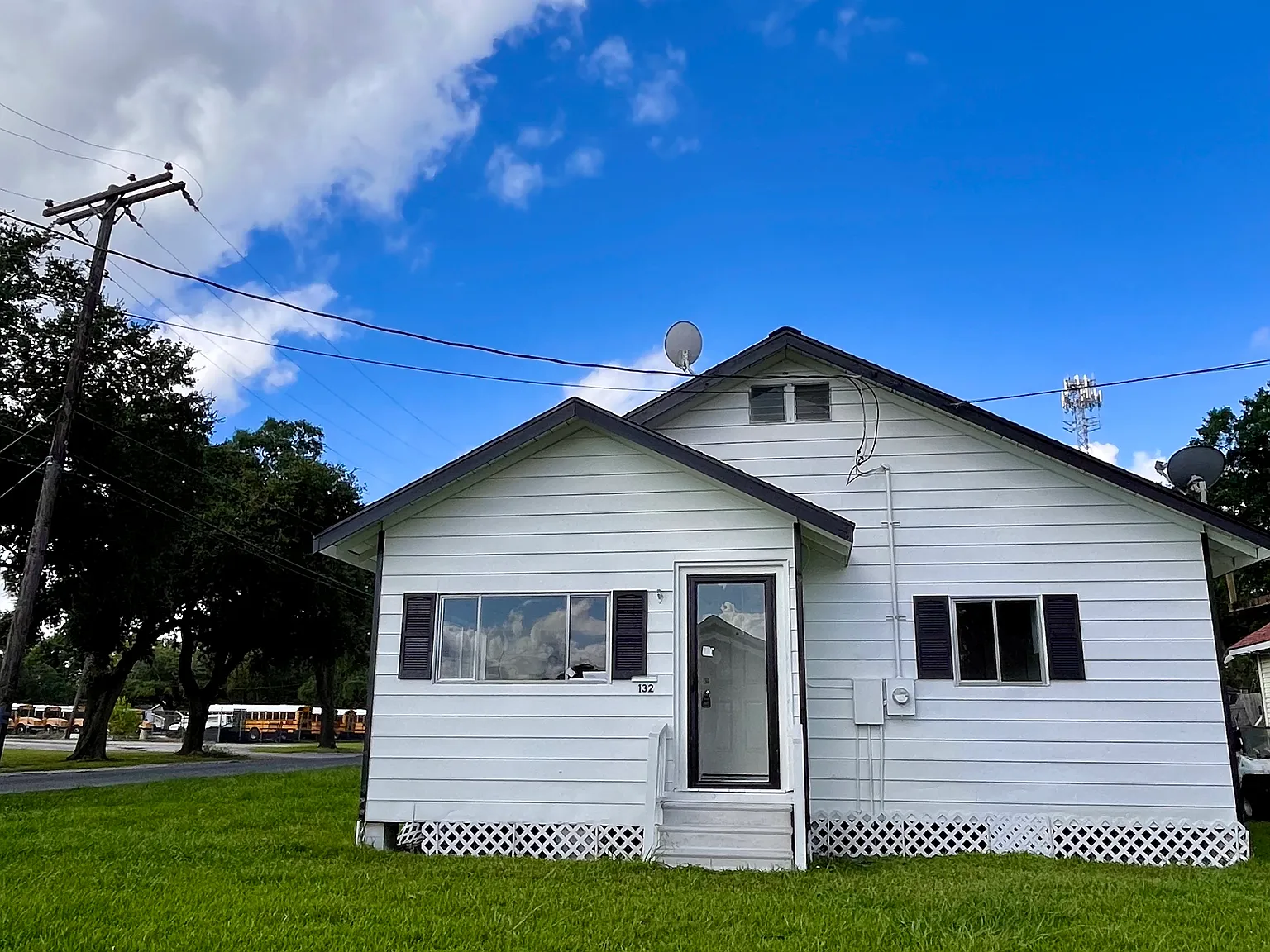 3 bed, 1320 sqft, $1,595 — Photo 1