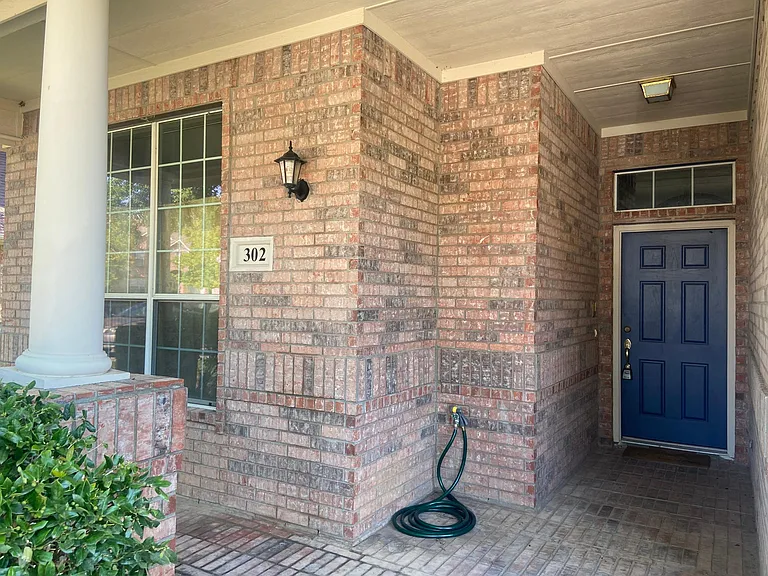 302 Crabapple Dr — Photo 4