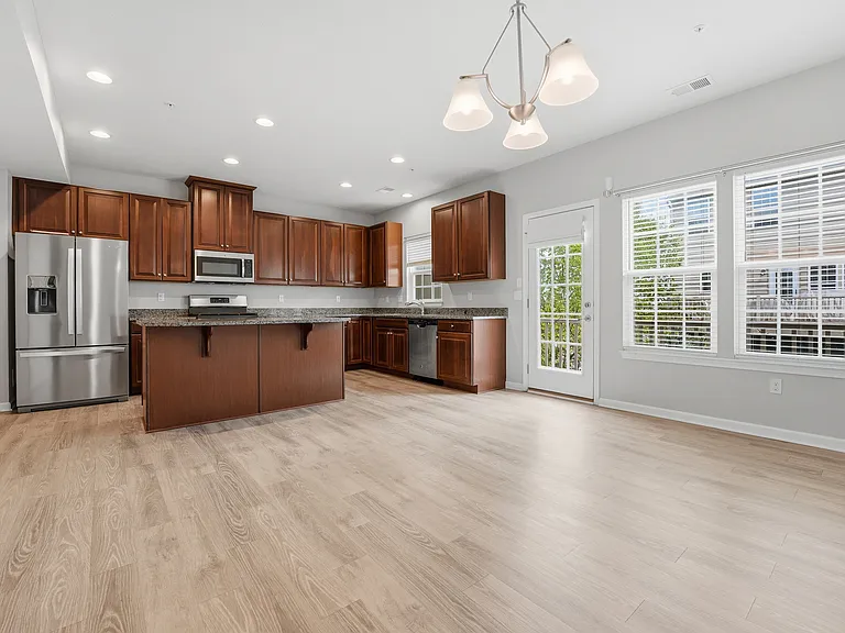 202 Pointe View Dr — Photo 24