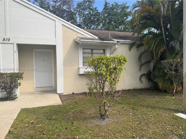 819 NE 214th Ln APT 1, Miami, FL 33179