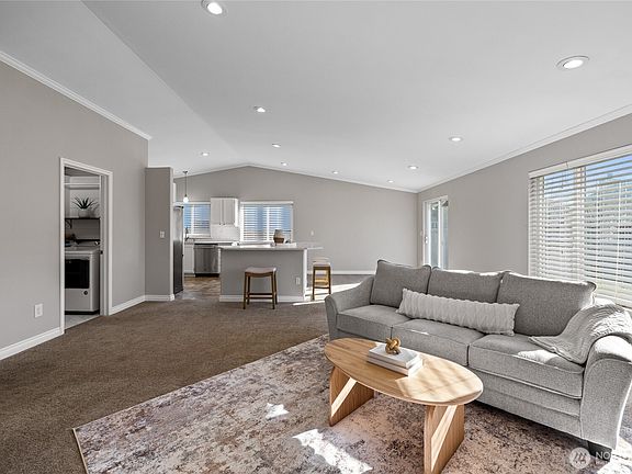 5th image of 11134 171st Street E