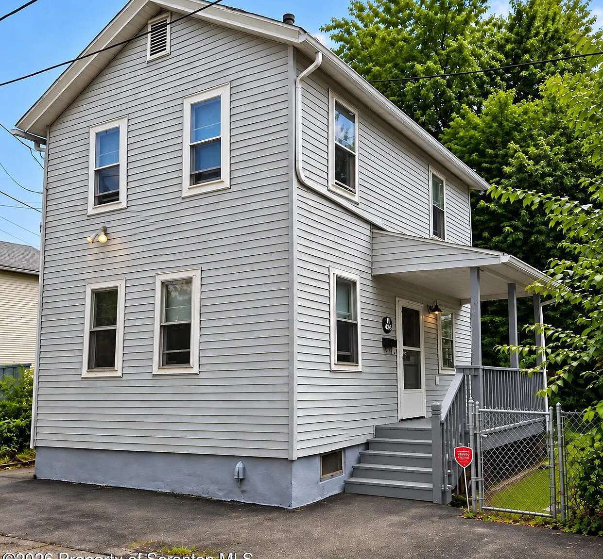 3 bed, 1.5 bath, 1144 sqft, $1,450 — Photo 1