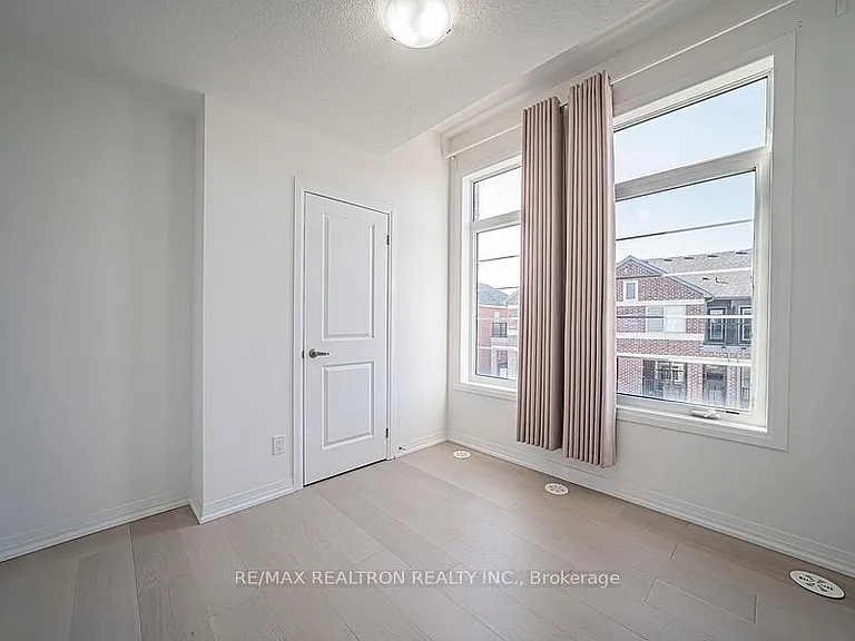 1 Sissons Way — Photo 15