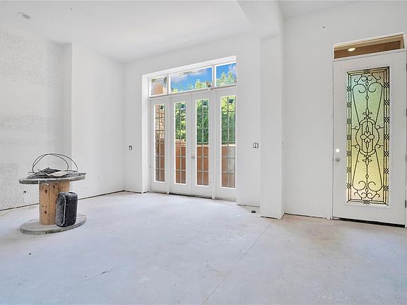 4th image of 818 LAKE AGNES DRIVE