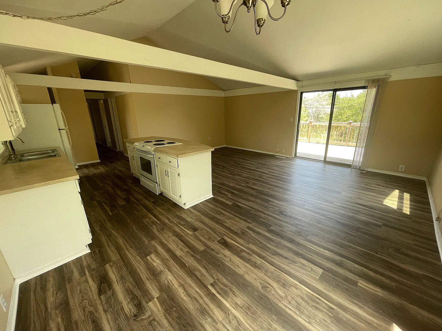 5 bed, 1800 sqft, $5,500 — Photo 3