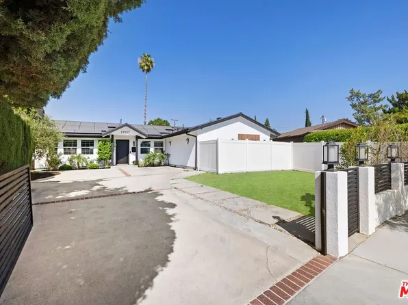 22557 Leadwell St, West Hills, CA 91307