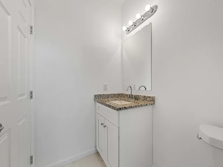 323 Gabriel St #201 — Photo 19