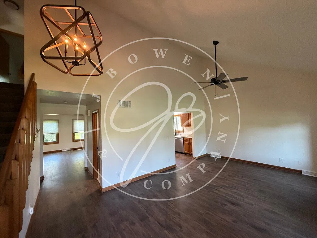 4 bed, 2.5 bath, 2100 sqft, $2,675 — Photo 3