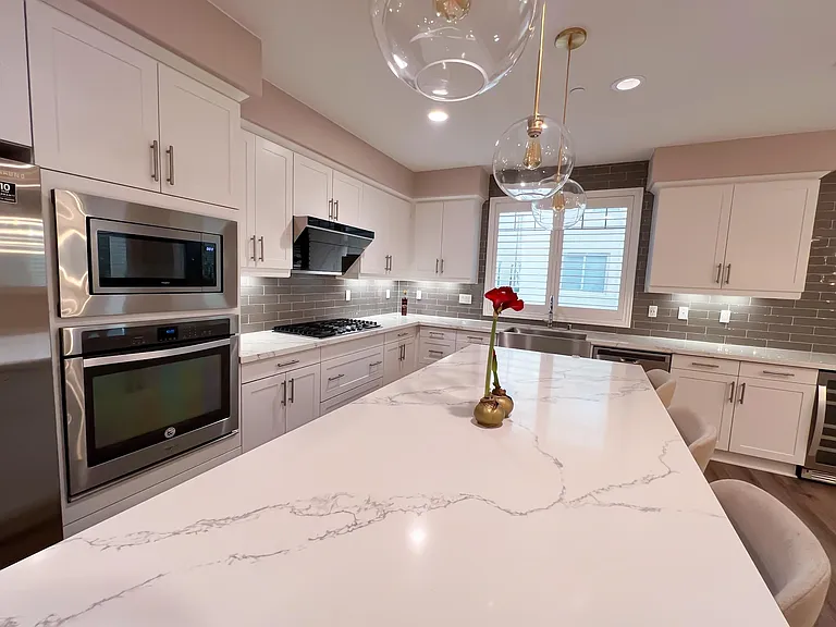 231 Carmine — Photo 4