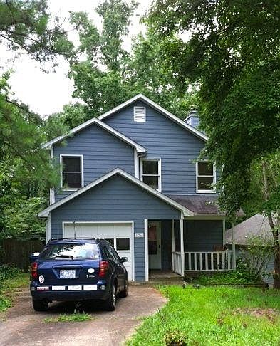 Well Maintained, 3 bedroom, 2.5 bath single family home.