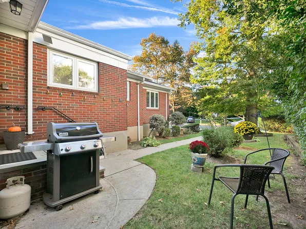 125 Bertha Place image 21 of 24