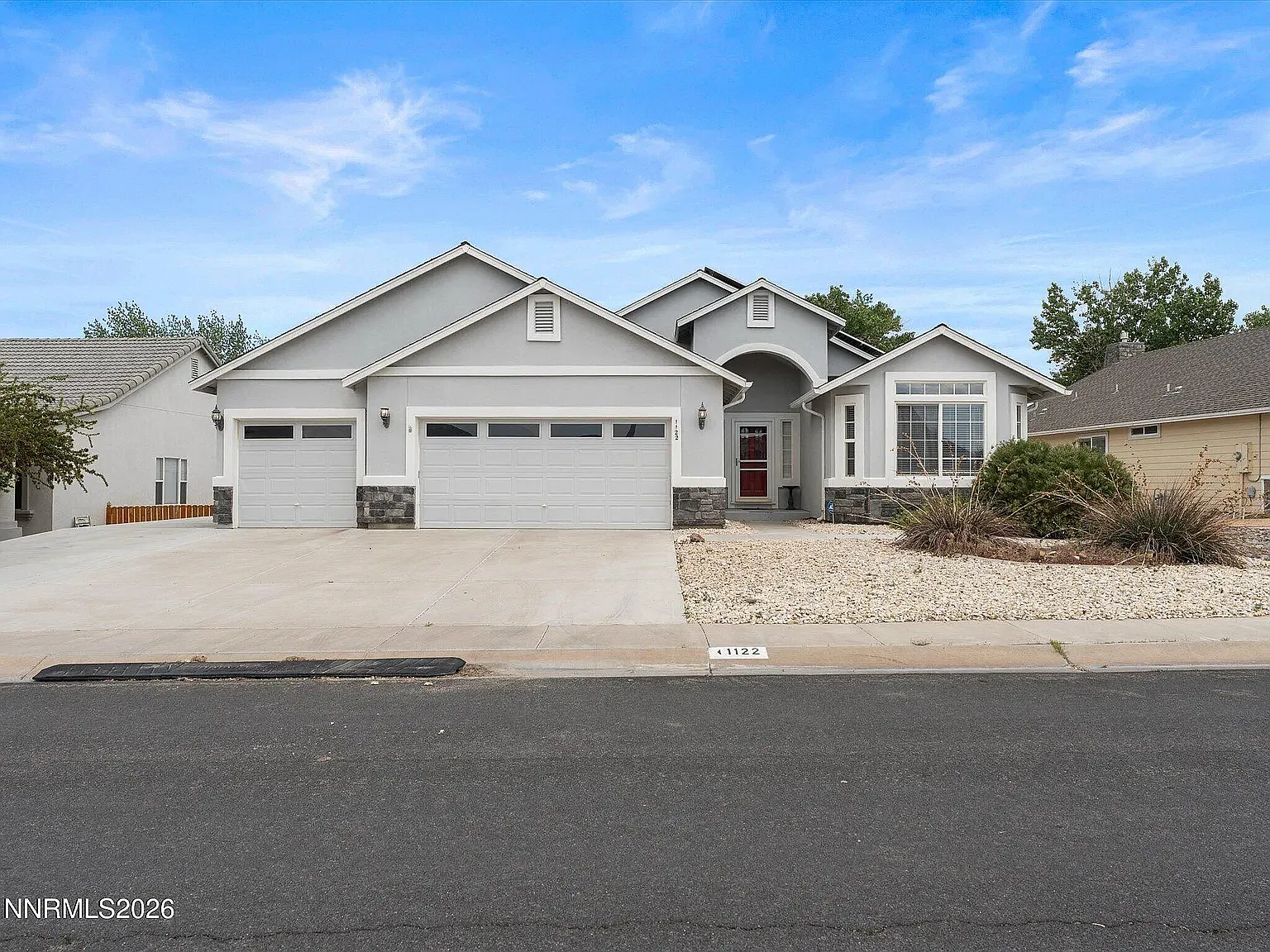 3 bed, 2035 sqft, $2,900 — Photo 2
