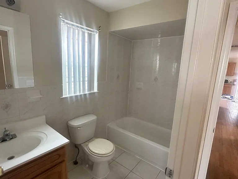663 S Park St — Photo 7