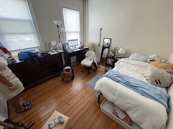 4th image of 216 Easton Ave Unit 1