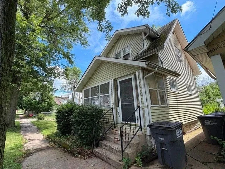 1425 Prouty Ave — Photo 4