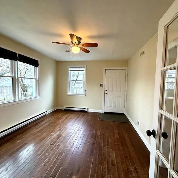 403 Denver Ct — Photo 2