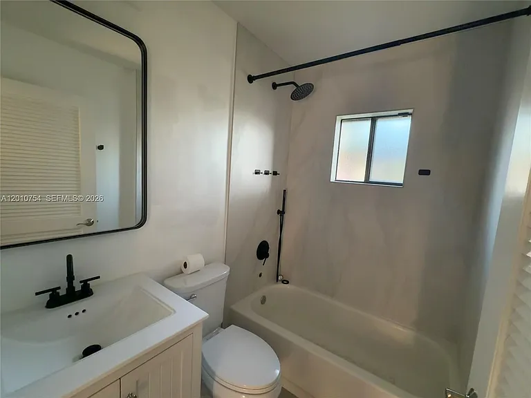1533 Gabriel St — Photo 13