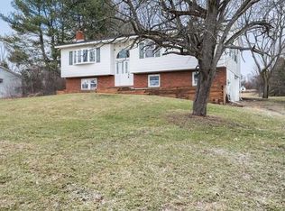 347 River Rd N, Wappingers Falls, NY 12590