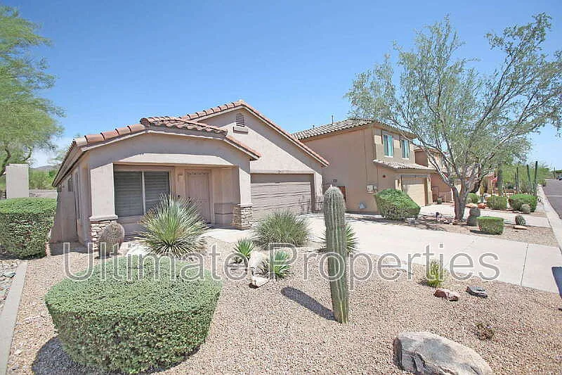 3 bed, 2.0 bath, 1702 sqft, $3,245 — Photo 2