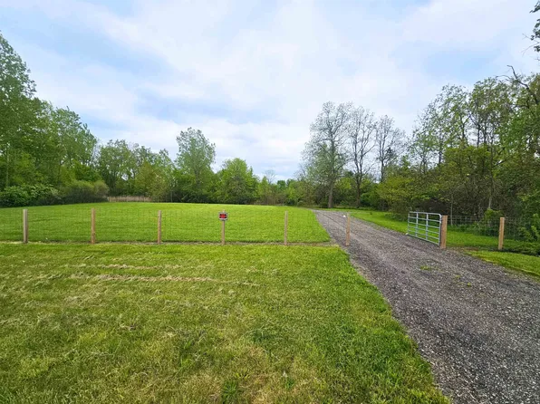 1252 E Frances Rd, Mount Morris, MI 48458