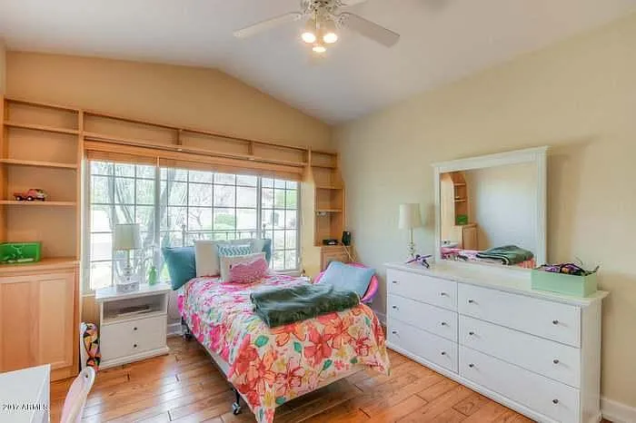 4 bed, 3.0 bath, 2053 sqft, $1,209 — Photo 1