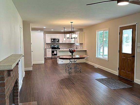 Open living/dining/kitchen