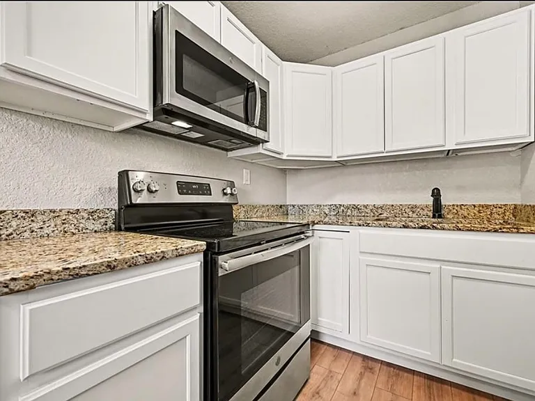 1137 Oakland Ave #1 — Photo 6