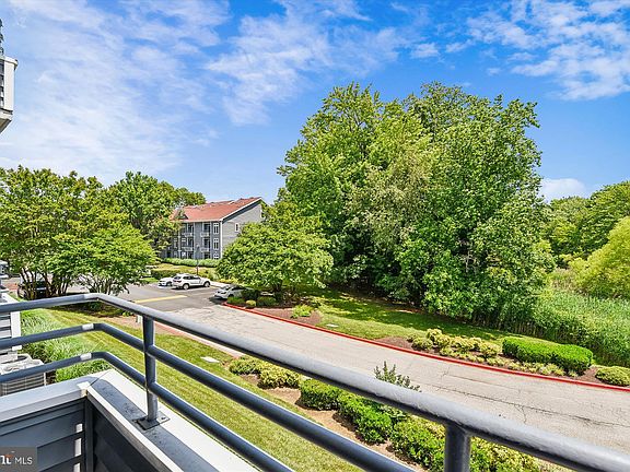 5th image of 1119 Lake Heron Dr APT 2B