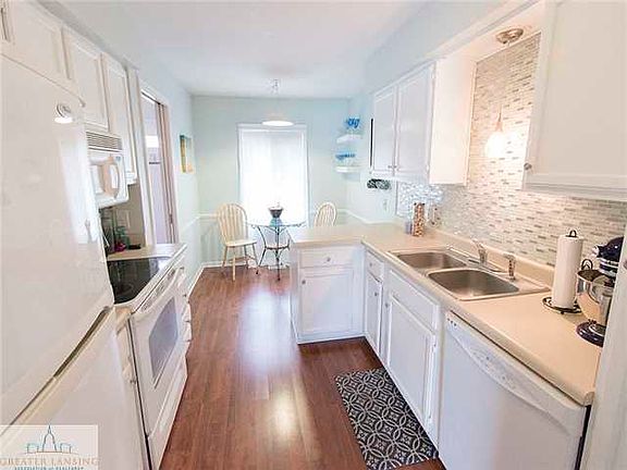 3rd image of 609 E Bainbridge Dr
