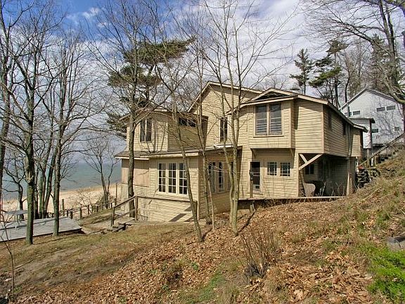 Overlooks beach and lighthouse