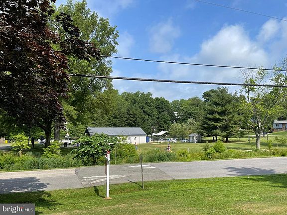 2nd image of 521 Harbor Dr