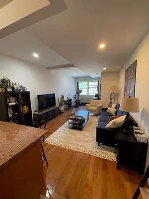 Rented by Bouklis Group | media 11