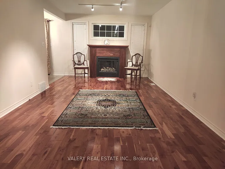 1058 Lexington Cir — Photo 33