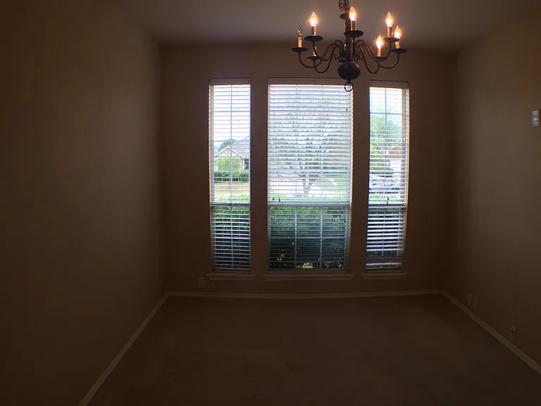 2509 Nueces Cv — Photo 3