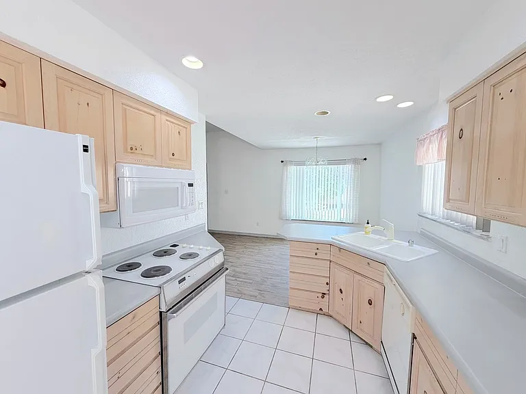 3104 Paradise Ct SE — Photo 8