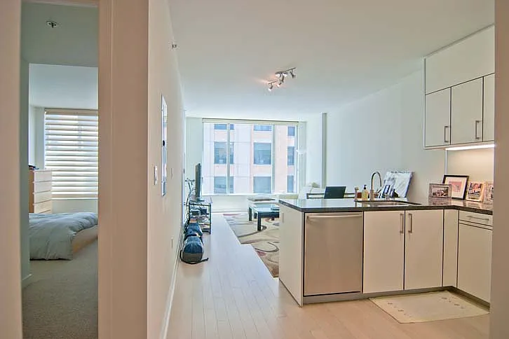 1 bed, 842 sqft, $5,950 — Photo 2