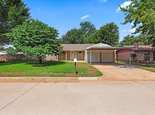 713 S Glen Ln, Mustang, OK 73064
