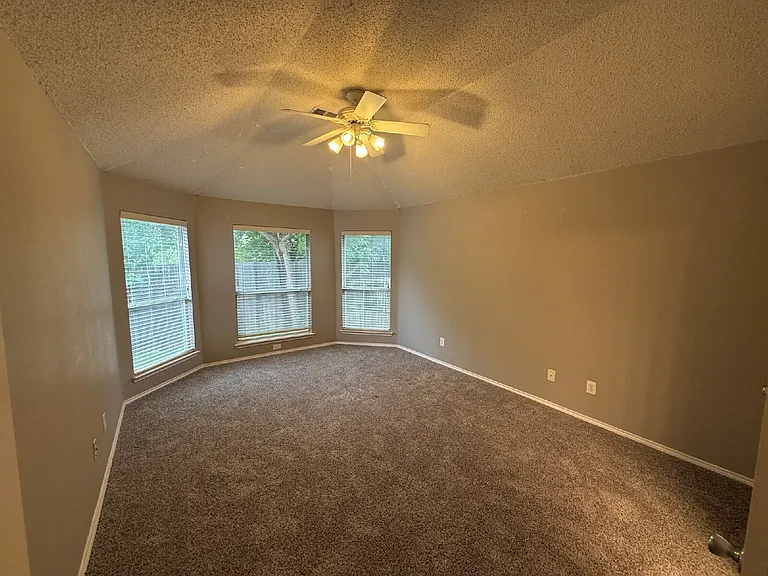 6105 Comfort Dr — Photo 16