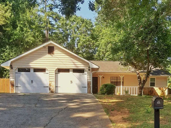 4716 Mossy Ln NW, Lilburn, GA 30047