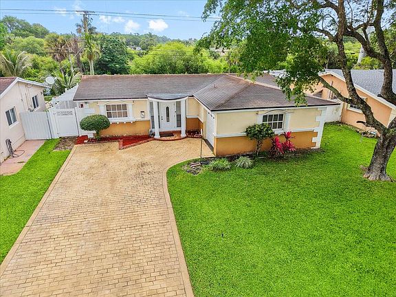 2nd image of 3509 Garden Lane