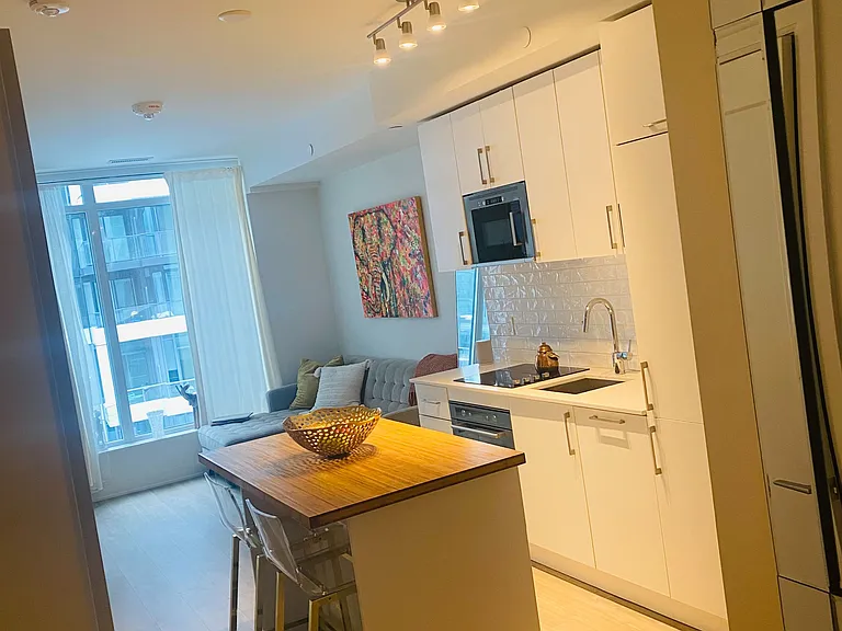 576 Front St W #908 — Photo 6