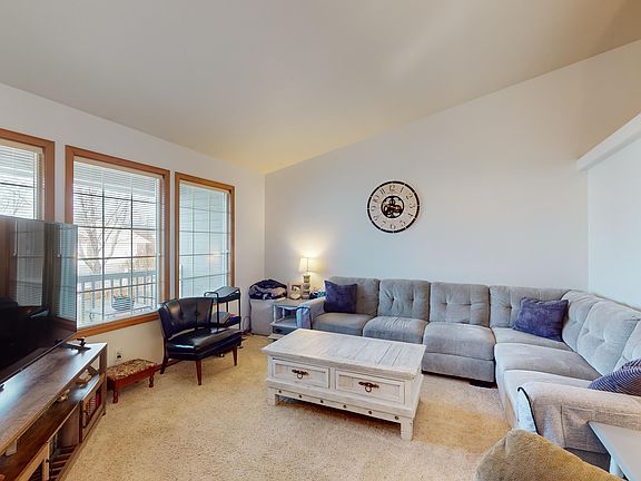 5th image of 458 Eastgate Dr