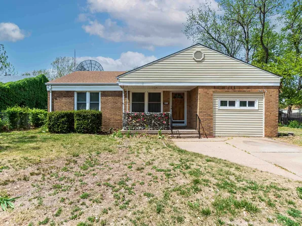 241 S Wayne Ave, Haysville, KS 67060