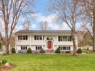 40 Blacksmith Ln, Tewksbury, MA 01876