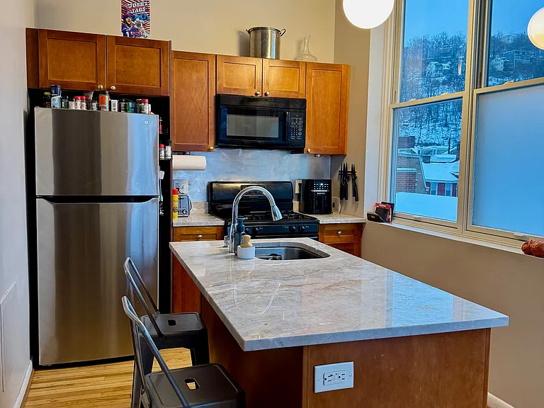 1232 Sarah St — Photo 6