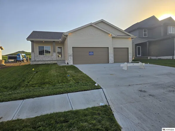16013 Isabella St, Bennington, NE 68007