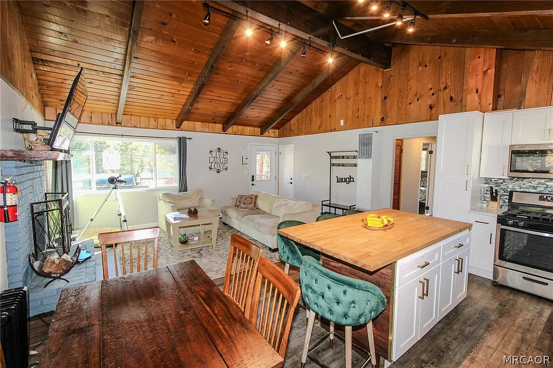2 bed, 1.0 bath, 864 sqft, $1,650 — Photo 4