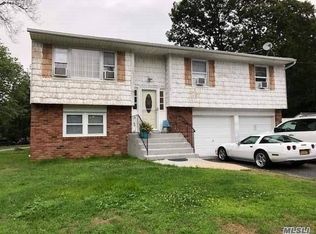 31 Studley St, Brentwood, NY 11717