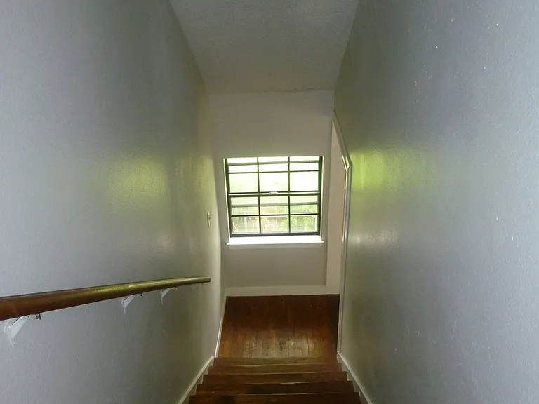1609 W 11th St — Photo 3